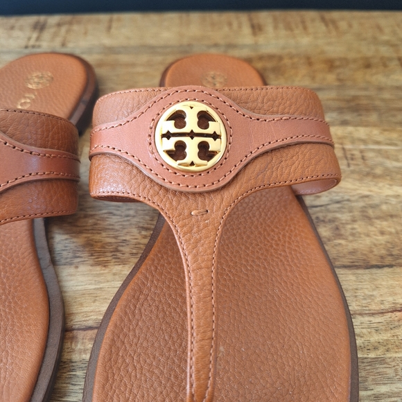 Brand new Tory Burch aged camello leather Carson thong sandals - Picture 4 of 8